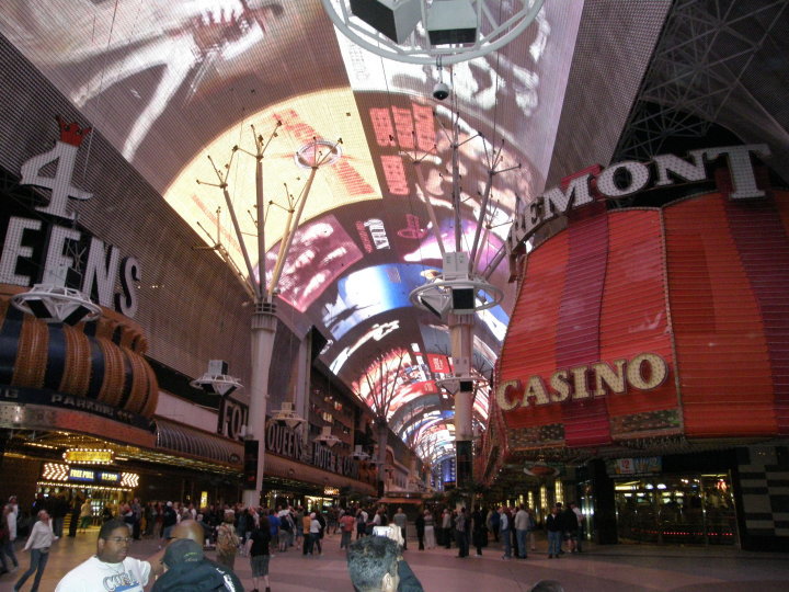הסטריפ הישן בלאס וגאס- FREMONT STREET הסטריפ הישן בלאס וגאס- FREMONT STREET